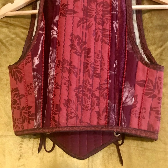 Red front laced corset ❤️ - Picture 3 of 9